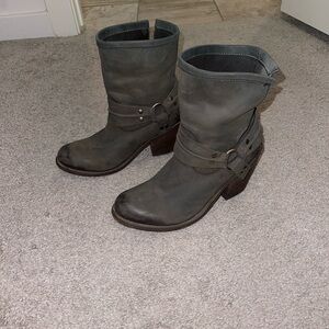 Stylish Olive Green/Gray Women's Boots